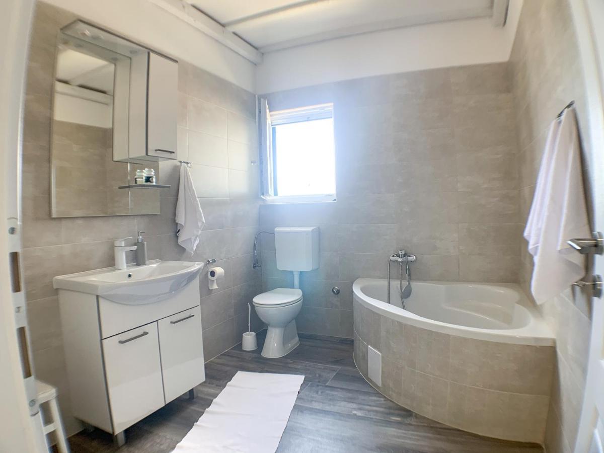 Apartmani Carnizza Ražanac エクステリア 写真